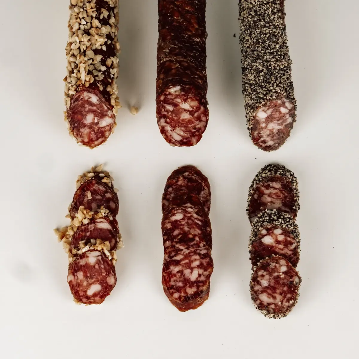 Detailaufnahme aus der Verkaufstheke der Fleischerei in Kuchl