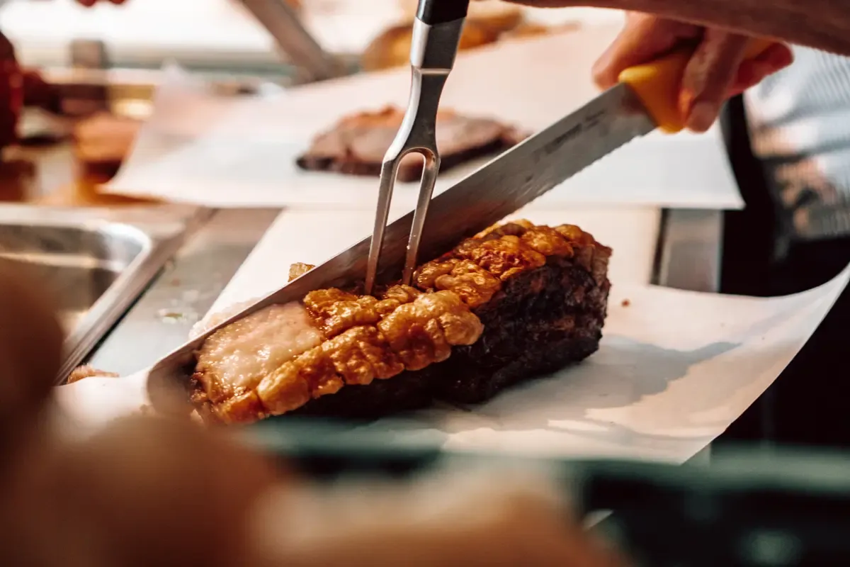 Faschierte Laibchen und Leberkäse aus der Heißen Theke in Kuchl